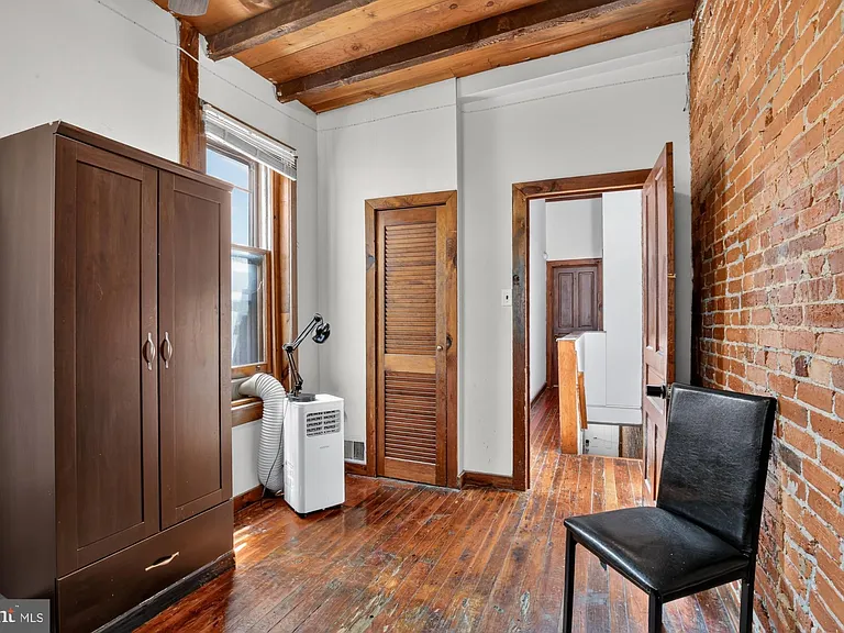 4107 Ludlow St — Photo 14