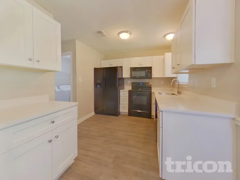 235 Chattaroy Dr — Photo 6