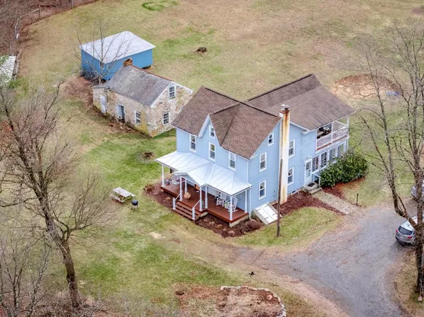 30 Lime Kiln Dr, Andreas, PA 18211
