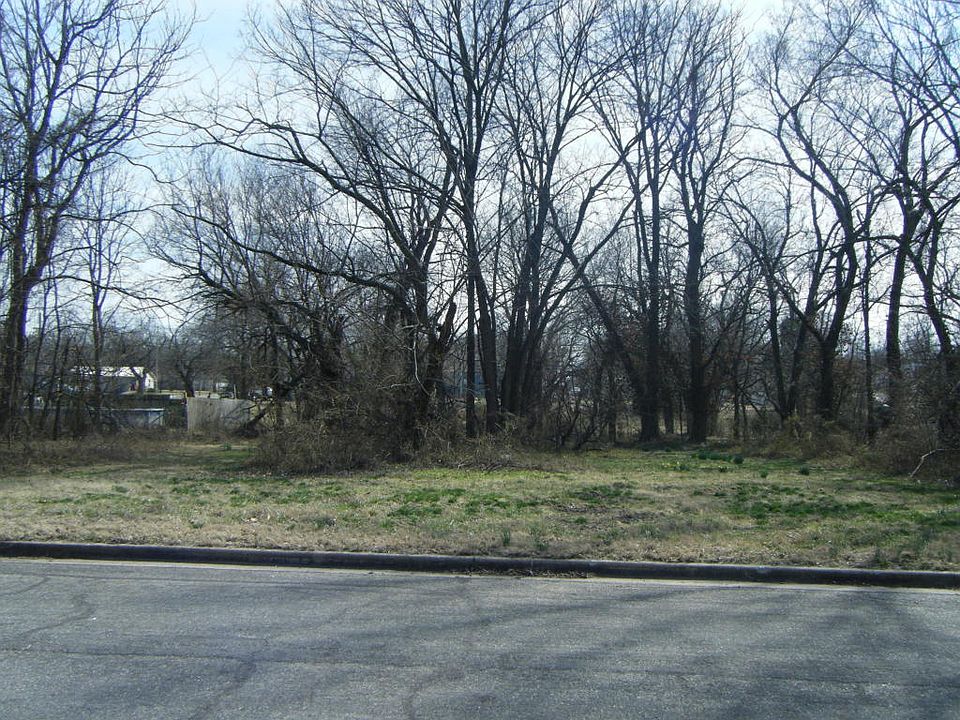 2nd image of 600 E Spring St