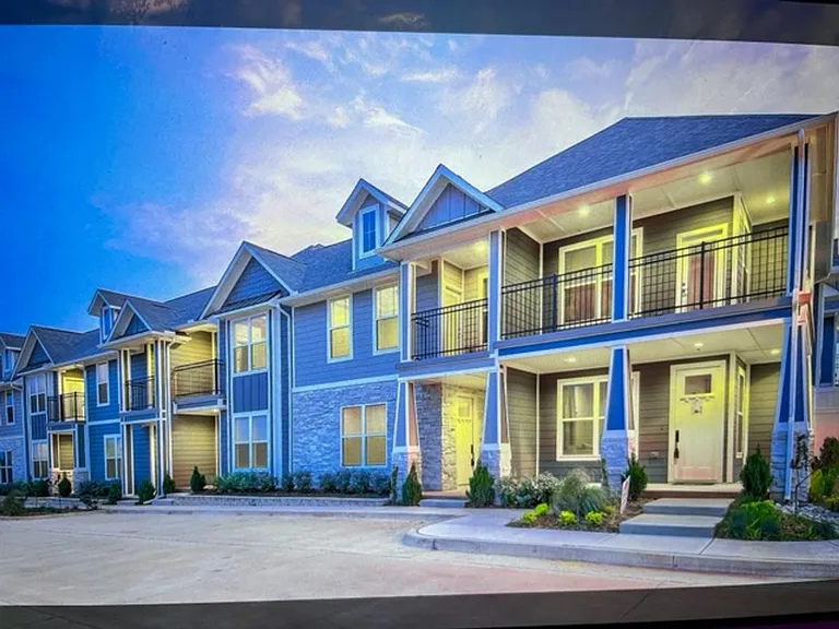 Western Townhomes — Photo 6
