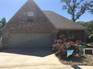 307 Rue Chateau Rd, Ridgeland, MS 39157