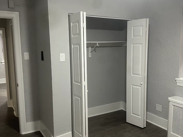 215-18 W Walnut Ln #C401 — Photo 28
