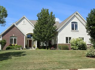 W149N7337 Hidden Meadow Dr, Menomonee Falls, WI 53051