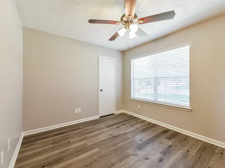 10247 Country Squire Blvd #1 — Photo 13