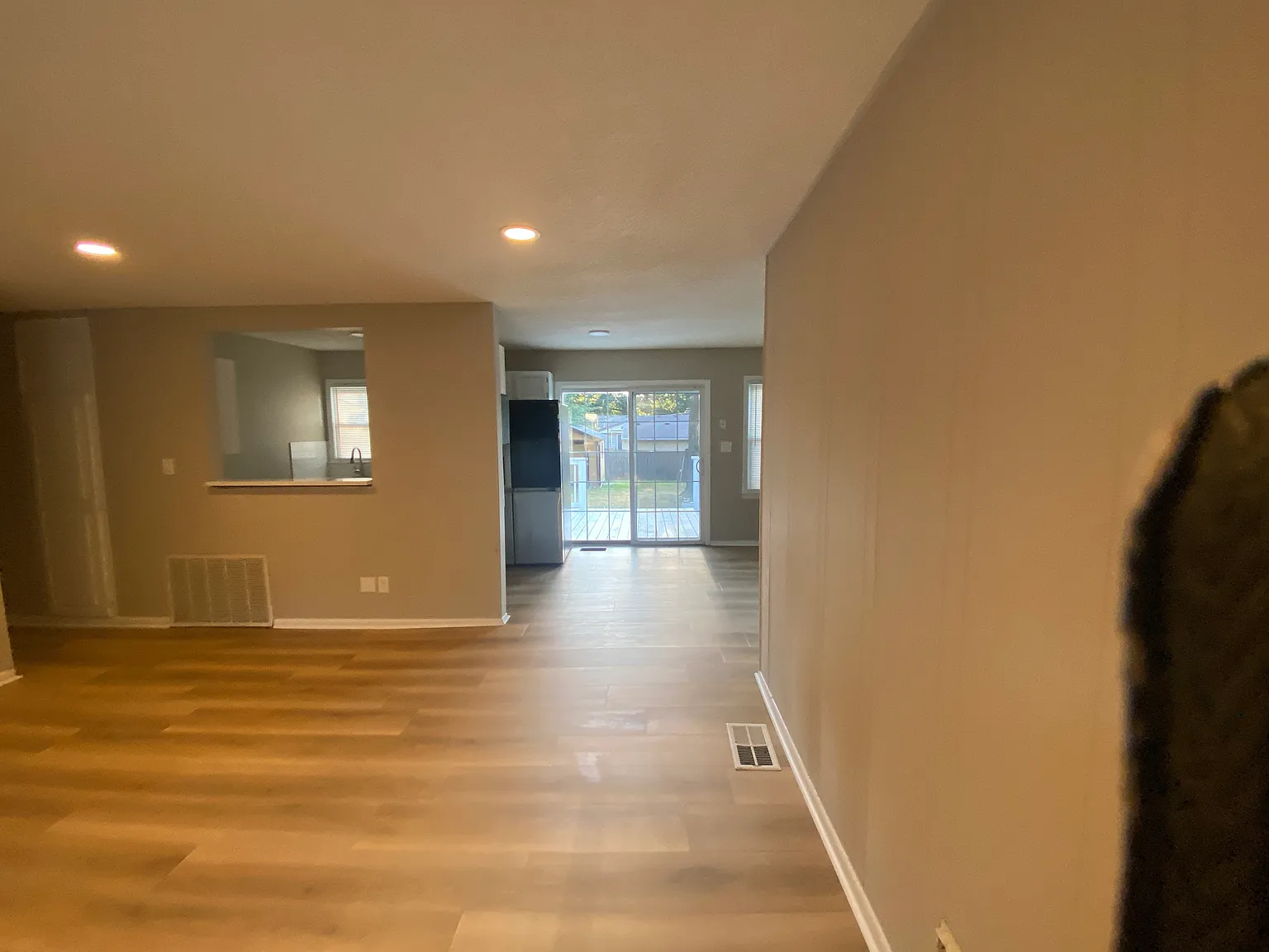 3 bed, 1008 sqft, $1,995 — Photo 3
