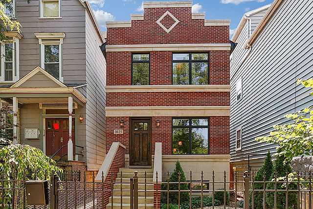 1st image of 1025 W Wellington Ave