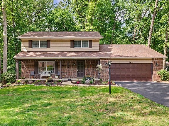 2nd image of 44 Shorewood Dr S