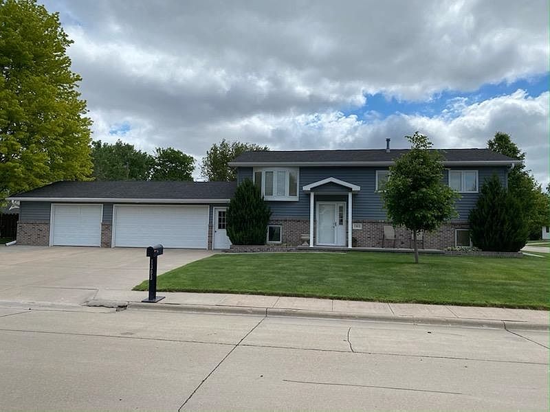 1303 11th Ave, Kearney, NE 68845 | Zillow