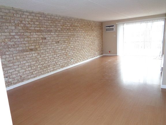 2nd image of 8100 W 87th St APT 1G