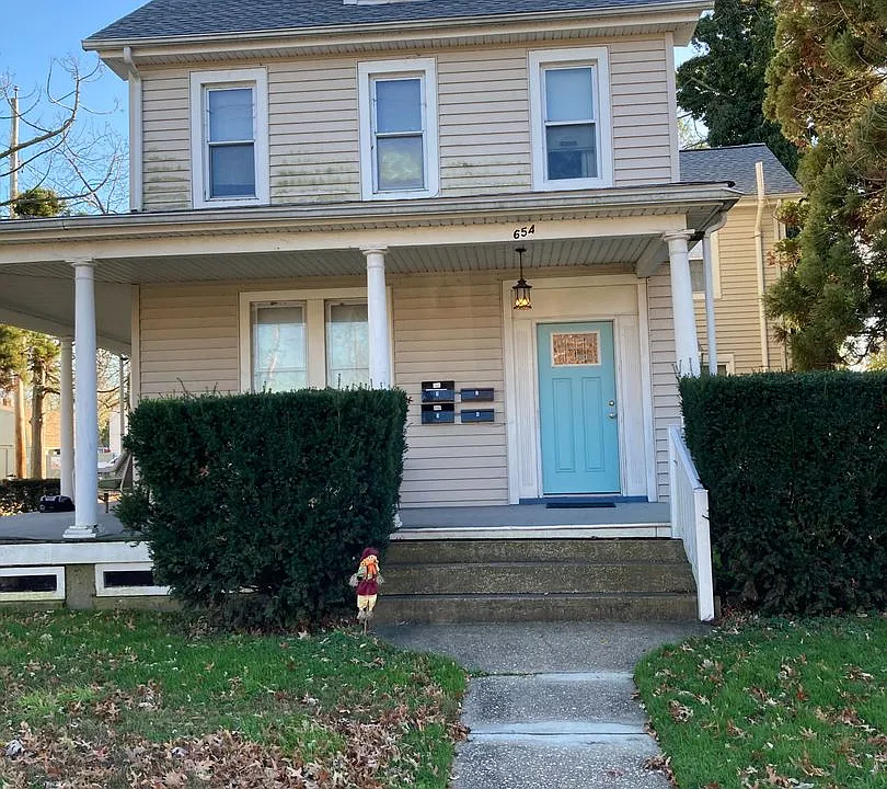 654 Congress Ave #4