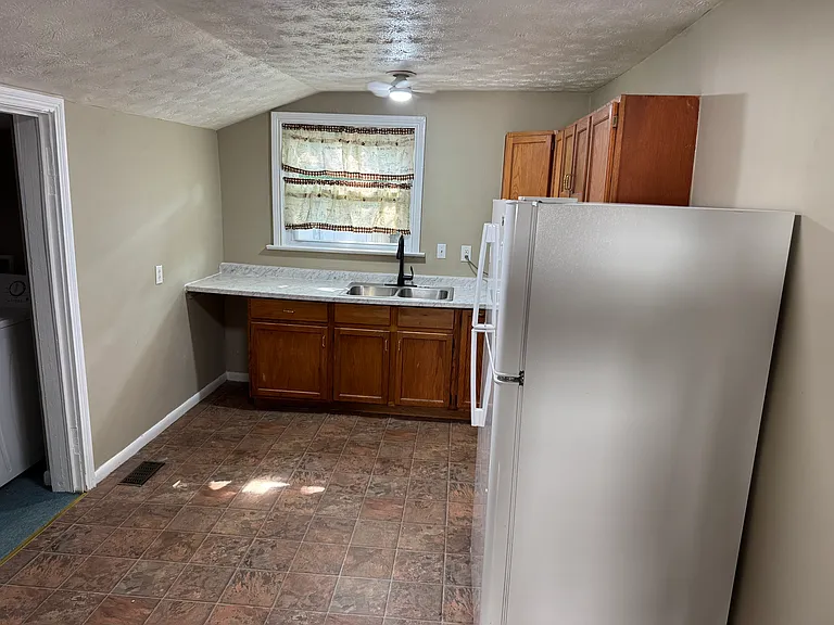 928 Jefferson St — Photo 10