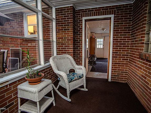 2nd image of 2713 Rockwood Ct SW