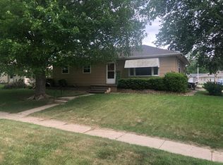 229 S Maple St, Carroll, IA 51401