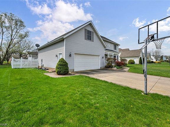 2nd image of 830 Forde Ave