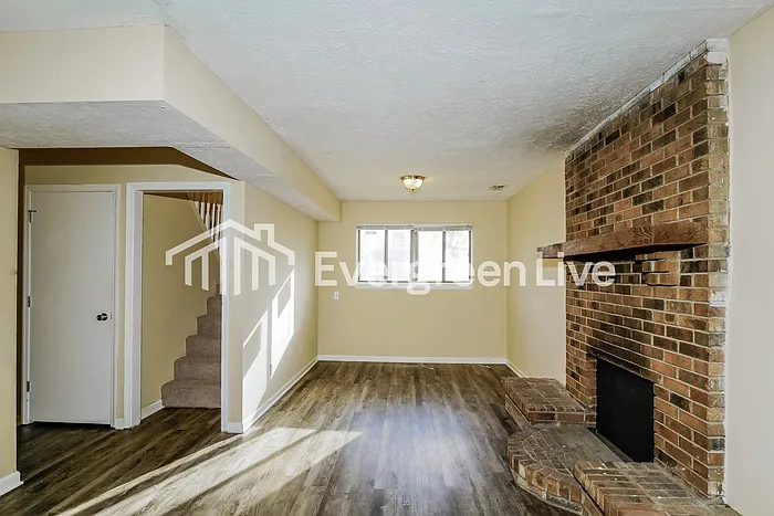 3 bed, 1.5 bath, 1536 sqft, $1,695 — Photo 3