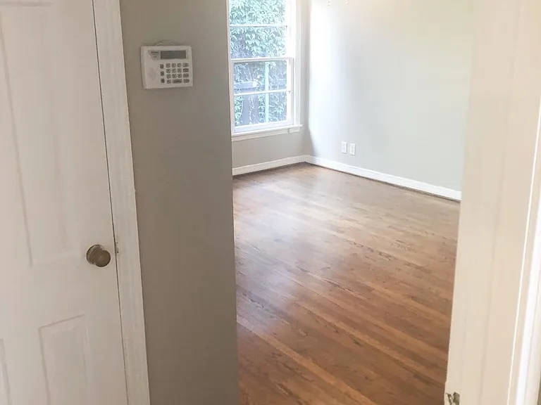 4414 Holland Ave — Photo 8
