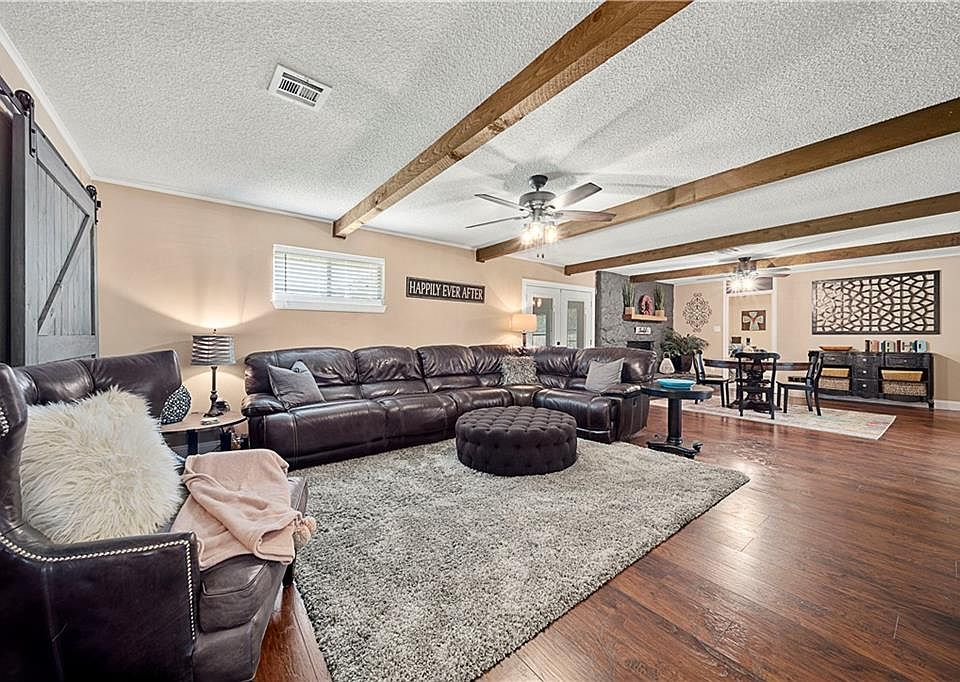 1st image of 209 W Morse Dr