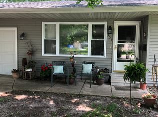 305 S Embarras Ave, Tuscola, IL 61953