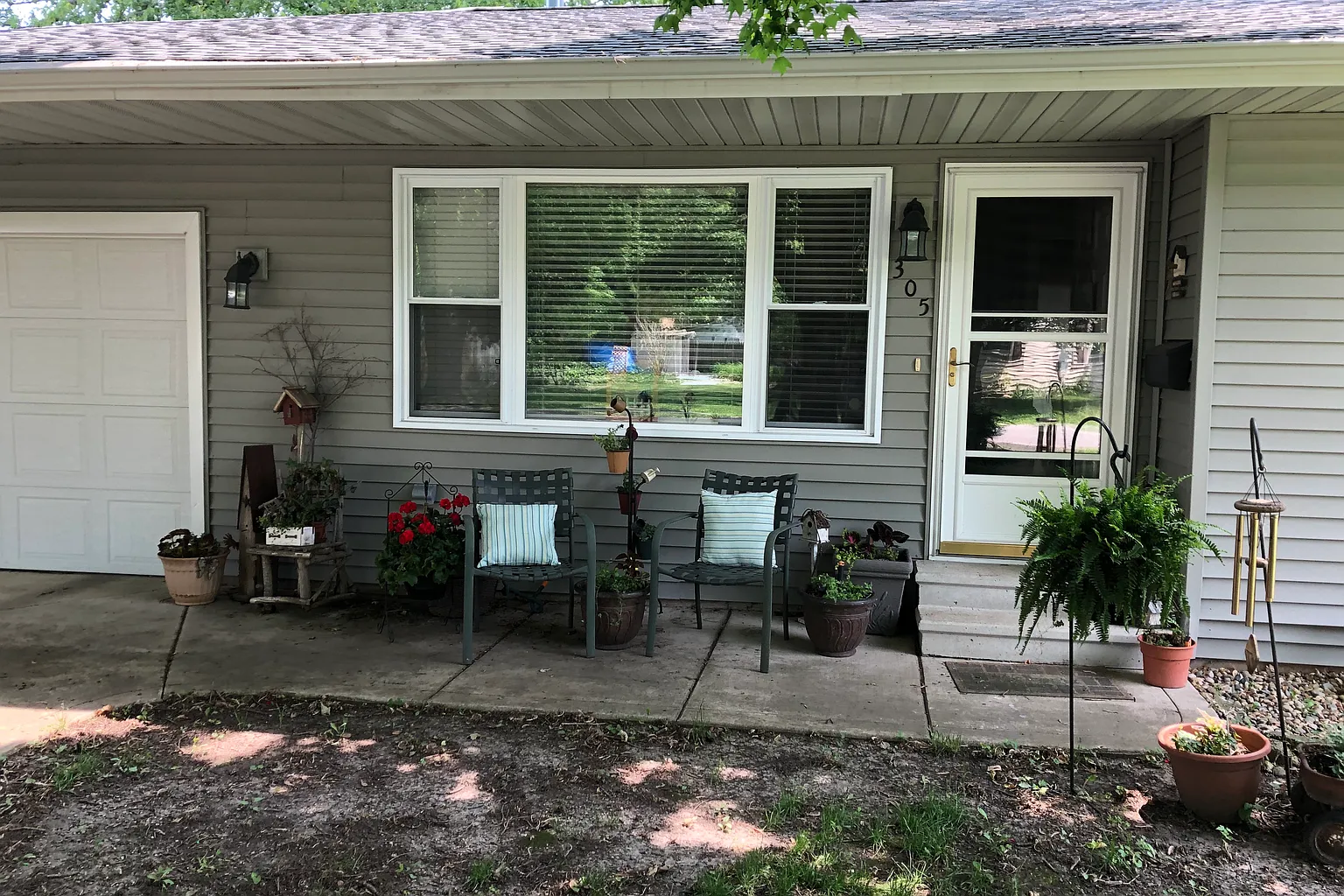 305 S Embarras Ave photo 1