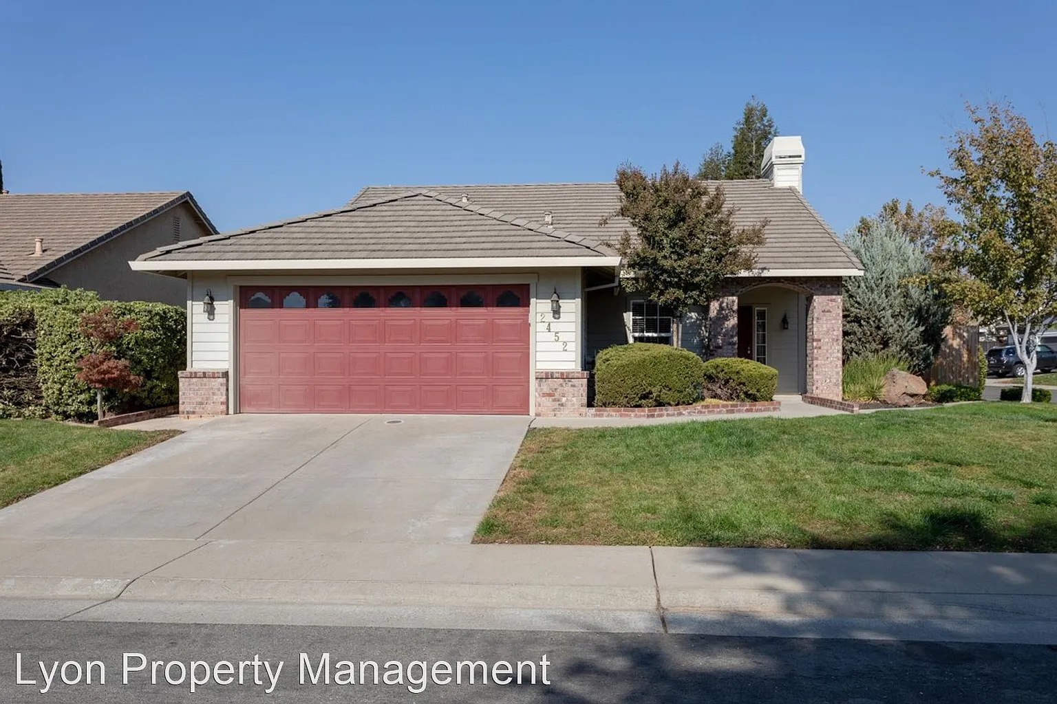 2452 Honeysuckle Dr photo 1