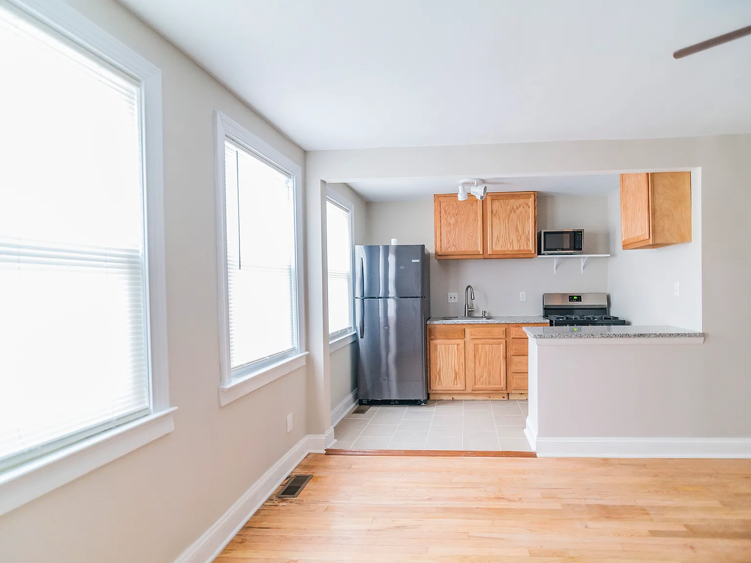 2 bed, 725 sqft, $1,295 — Photo 1