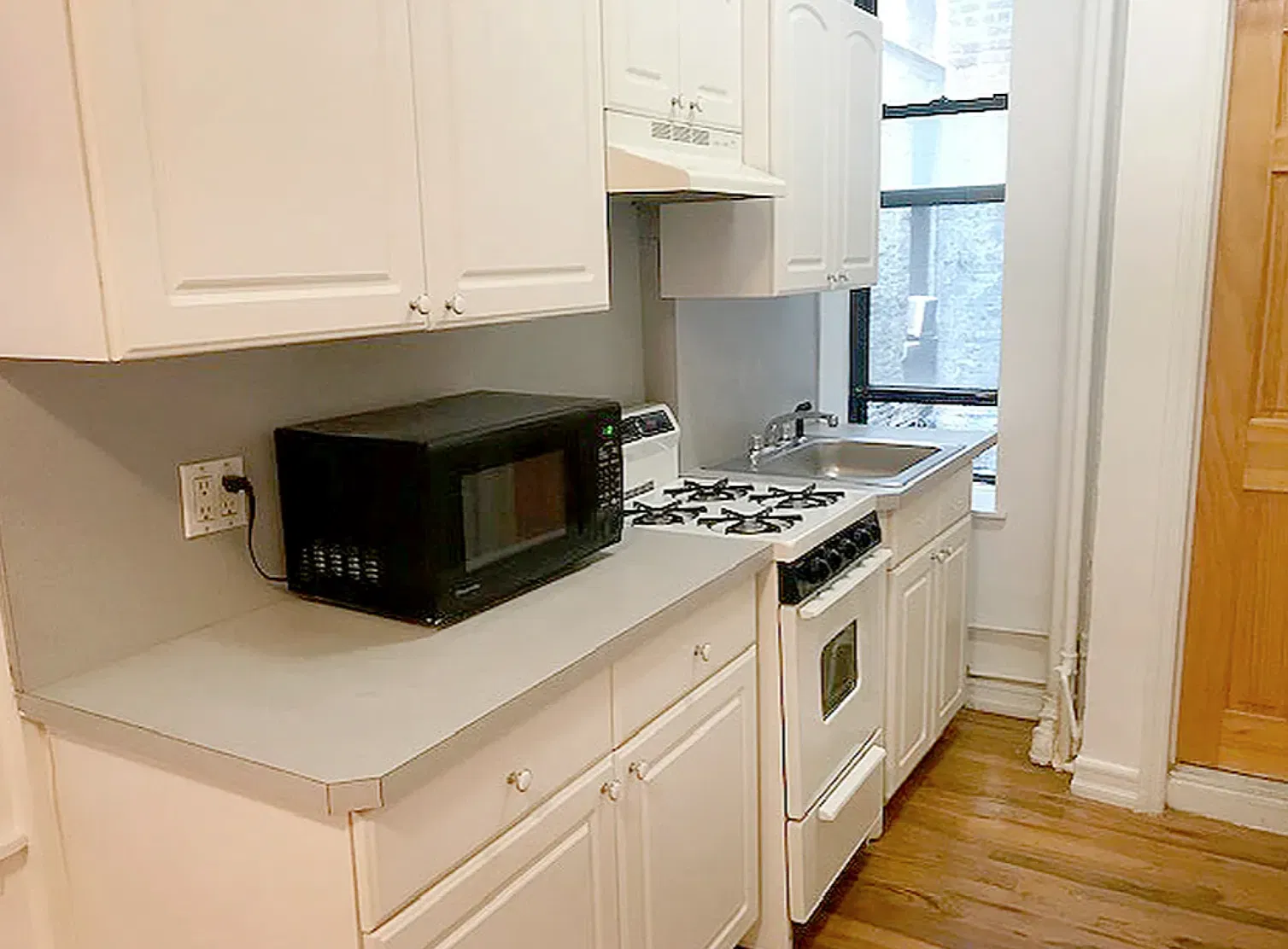 233 East 25th Street — Photo 3