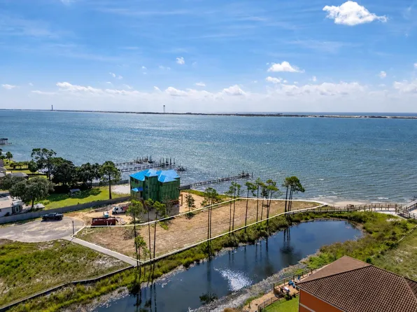 2035 Palmetto Lake Dr, Navarre, FL 32566