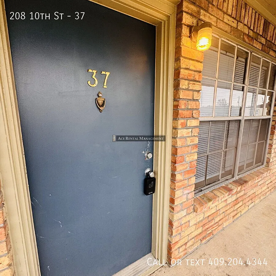 Welcome home to Chateau Royale Apartment Homes in Orange, TX! — Photo 1