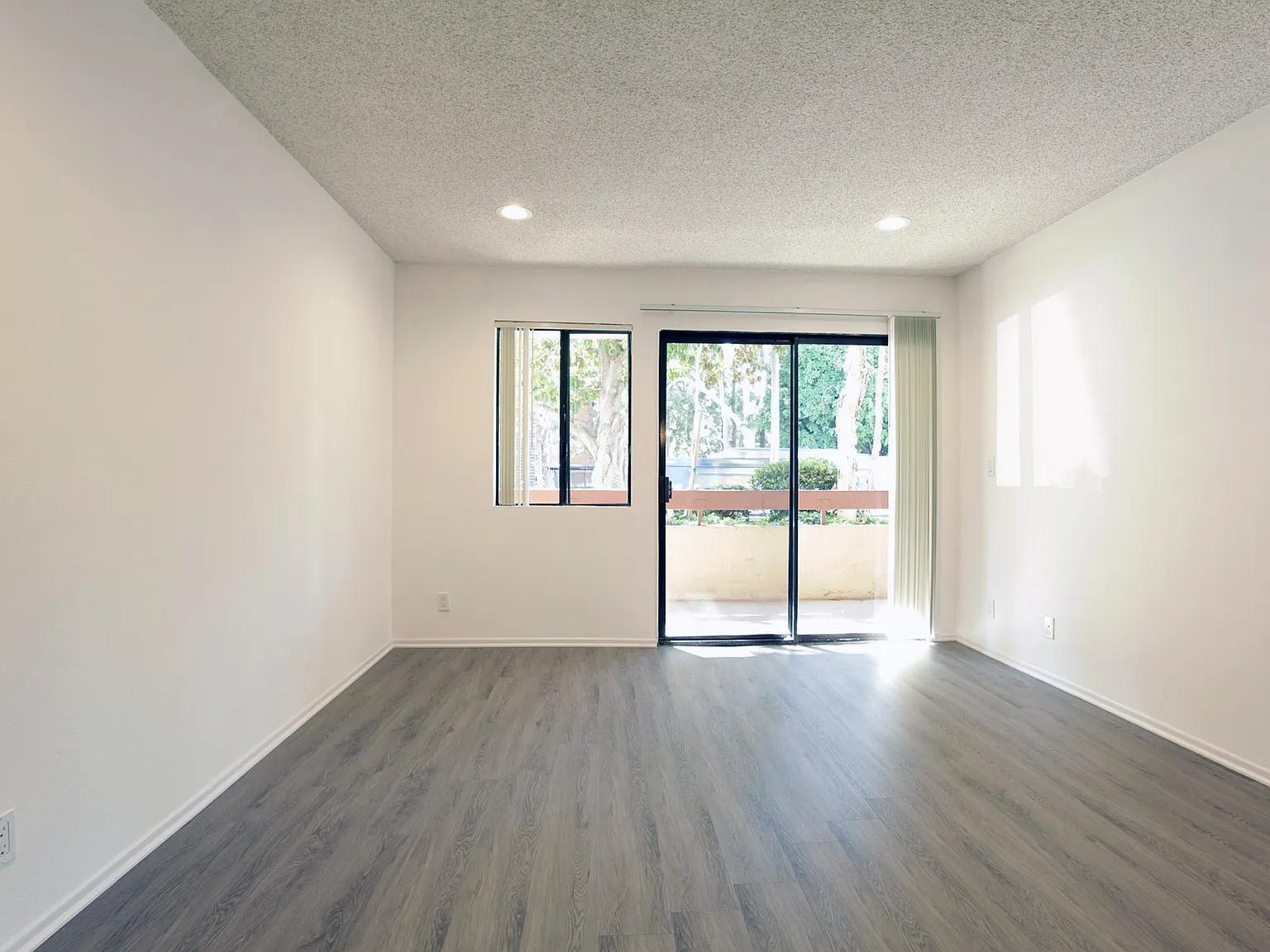 2 bed, $4,900 — Photo 1