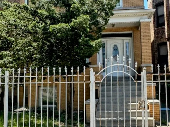 950 N Drake Ave, Chicago, IL 60651