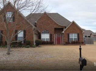 1860 Manor Place Dr, Hernando, MS 38632