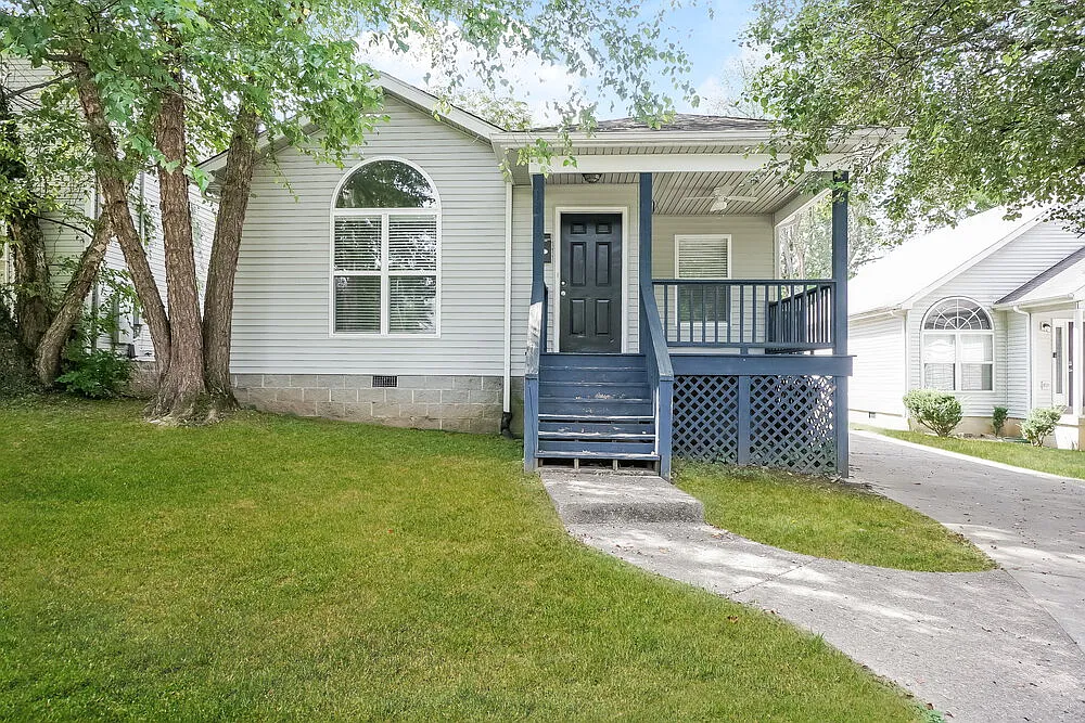 3 bed, 2.0 bath, 1296 sqft, $1,850 — Photo 1