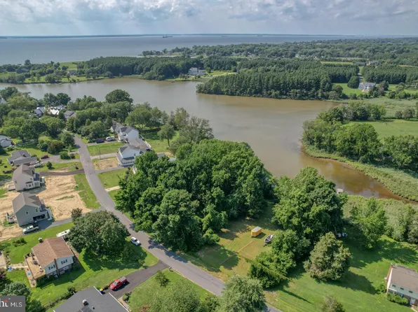 114 N Lake Dr, Stevensville, MD 21666