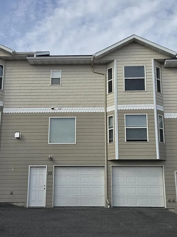 22 Starbuck Ct — Photo 1