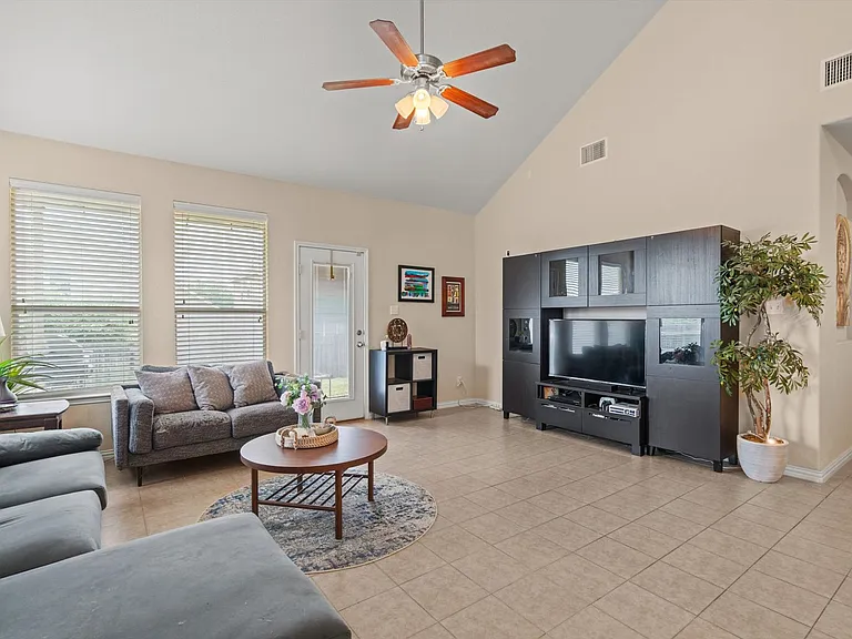 4007 Bluestone Ln — Photo 8