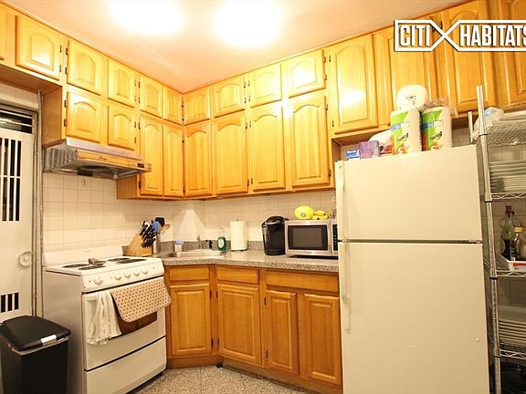 4th image of 26 Spring St #32