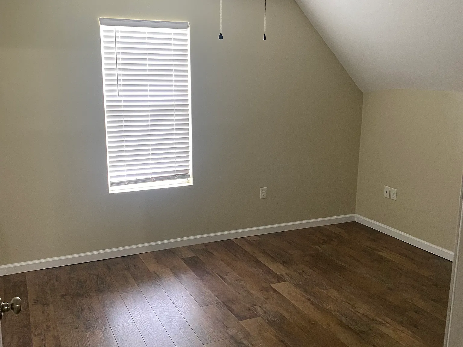 3 bed, 1600 sqft, $1,800 — Photo 2