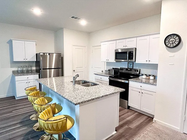 506 Valley View Dr — Photo 6
