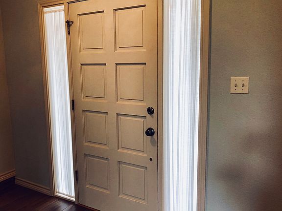 3rd image of 2319 Park Cir