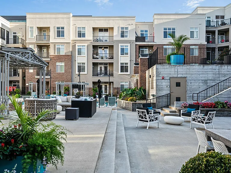 All-Season Courtyard