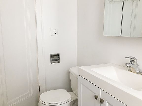 4th image of 3911 1/2 N Greenview Ave #1