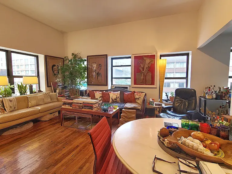 255 W 51st St #5A — Photo 1