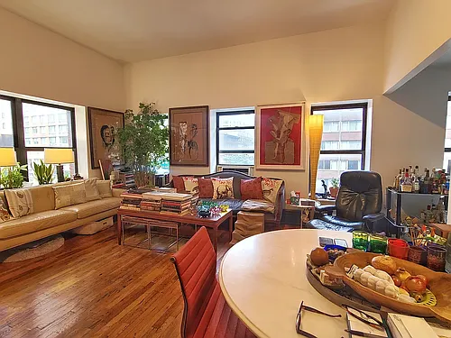 255 W 51st St #5A Photo 1