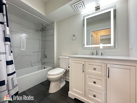 4th image of 5555 N Cumberland Ave Unit 604