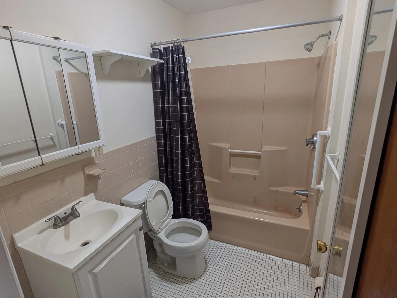 1 bed, 555 sqft, $2,200 — Photo 3