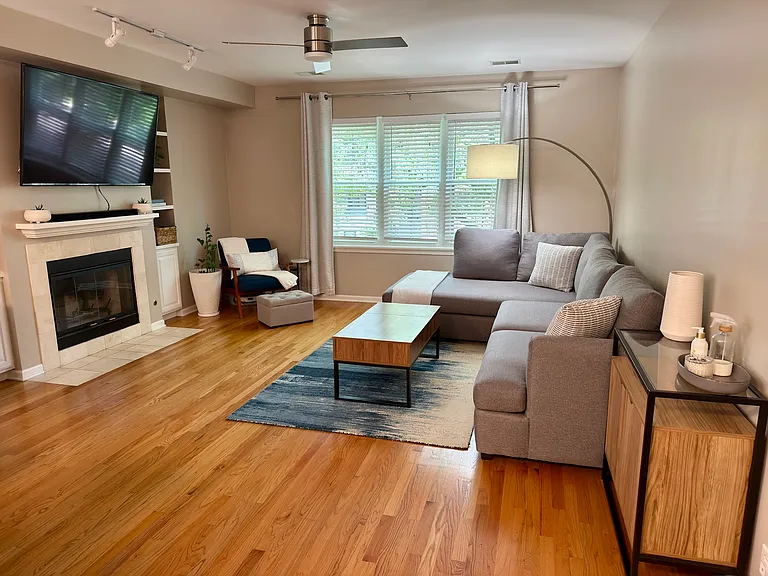 5678 W Higgins Ave #2E — Photo 2