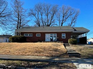 930 S 21st St, Quincy, IL 62301