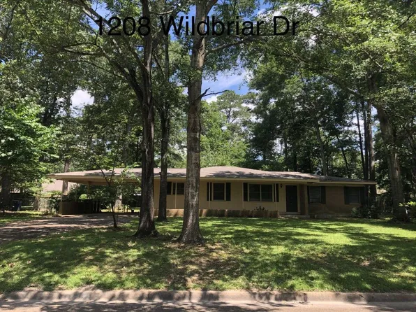 1208 Wildbriar Dr, Lufkin, TX 75904