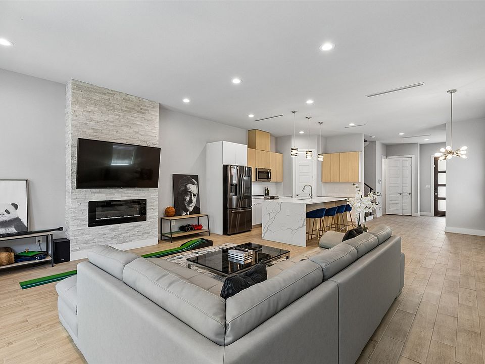 1st image of 2603 Crossman Ave